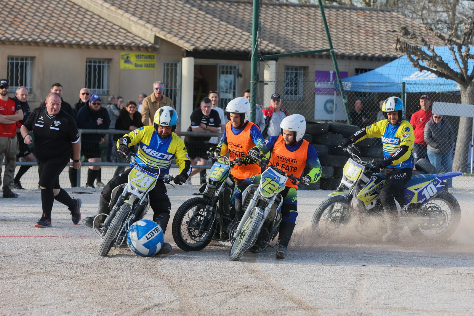 découvrez le résumé du match nul entre carpentras et neuville, un affrontement captivant qui a tenu les spectateurs en haleine. analyse des performances des équipes et moments forts de la rencontre.
