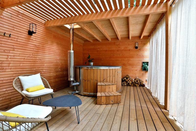 découvrez remy, artisan talentueux à carpentras, spécialisé dans la fabrication de meubles sur mesure et la restauration de bois. passionné par son métier, il met tout son savoir-faire au service de vos projets pour transformer vos espaces avec élégance et authenticité.